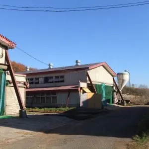 東日本ファミリー牧場の牛舎外観